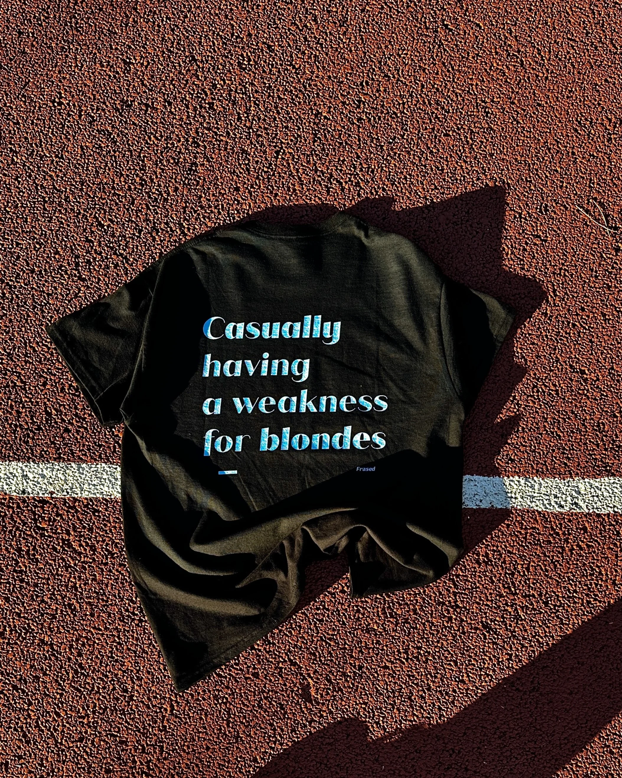 CASUALLY HAVING A WEAKNESS FOR BLONDES - Image 3